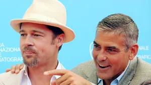 Clooney şi Pitt, în roluri de idioţi (Video şi Galerie Foto)