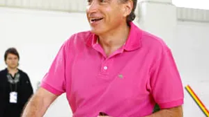 Roman îi propune lui Geoană ca preşedintele Academiei să coordoneze comitetul pentru educaţie