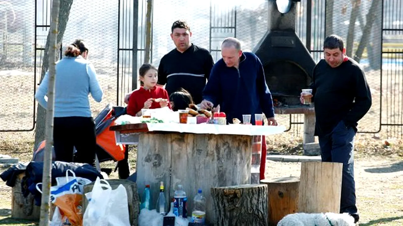 Bugetarii vor avea minivacanţă de 1 mai: Guvernul a adoptat hotărârea prin care 30 aprilie 2012 este declarată zi liberă în sectorul public