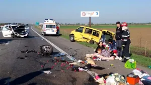 Trei autoturisme s-au ciocnit pe A1, patru persoane fiind rănite. Circulaţia este deviată pe sensul către Piteşti