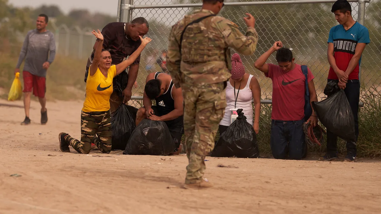 Cuba acceptă deportările Statelor Unite, pe măsură ce mii de migranţi trec frontiera ilegal