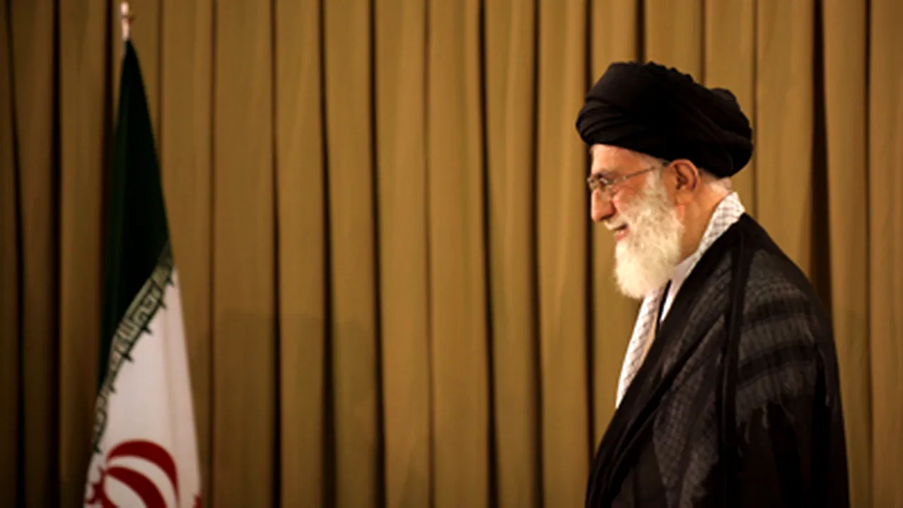 Ali Khamenei îi cere lui Moussavi să conteste alegerile pe căi legale - VIDEO