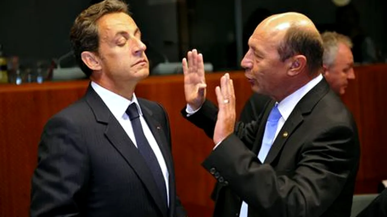 Fotografia Băsescu-Sarkozy şi cea cu tânăra care a plonjat cu pianul în Dâmboviţa, în The Independent