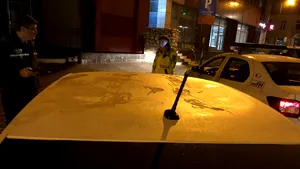 „Anarhist” la beţie: Un student a vandalizat cinci maşini în Braşov. Cum l-au găsit poliţiştii locali 