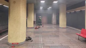 Circulaţia trenurilor de metrou a fost reluată după incendiul din staţia Costin Georgian