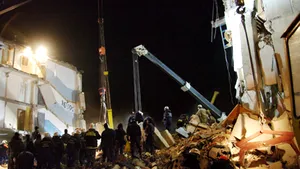 Cel puţin 27 de morţi în explozia unui bloc de locuinţe din Ucraina (Galerie Foto)