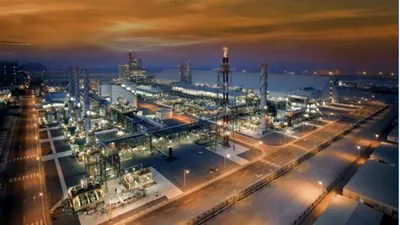 ECONOMIC Una dintre cele mai mari rafinării de petrol din lume și-a suspendat operațiunile. Ce efecte sunt