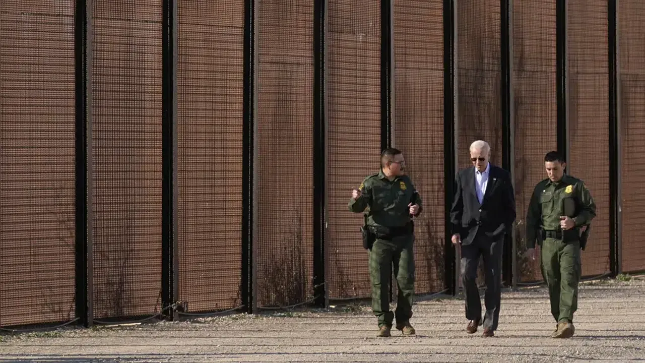 Preşedintele Biden a inspectat graniţa dintre SUA şi Mexic  