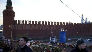 Activişti pro-Kremlin au vandalizat un memorial improvizat de la locul asasinării lui Boris Nemţov