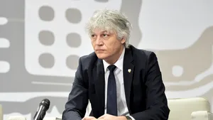 Senator PSD, mesaj către tineri: Noi nu suntem comunişti. Ieşirea în stradă, o vagabonţeală