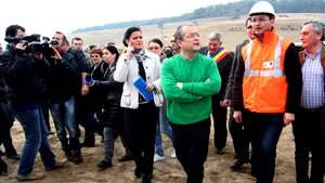 Emil Boc şi Anca Boagiu au inaugurat oficial lucrările la autostrada Sibiu  - Orăştie