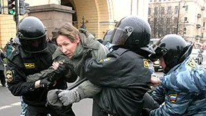 Zeci de manifestanţi reţinuţi şi bătuţi de poliţia rusă, la Sankt-Petersburg