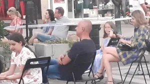 Pentru iubitorii de filme craioveni, sala de cinema s-a mutat în aer liber, în centrul oraşului