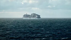 Un pensionar a căzut de pe un vas de croazieră în apropiere de Tenerife. O amplă operațiune de căutare a fost lansată