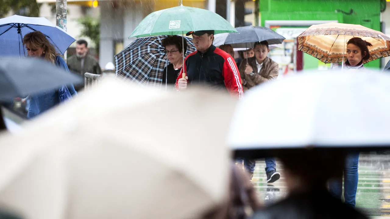 Vremea va fi în general instabilă şi răcoroasă. PROGNOZA METEO pentru weekend