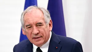 Bayrou avertizează că moțiunea de cenzură ar putea să arunce țara într-o criză