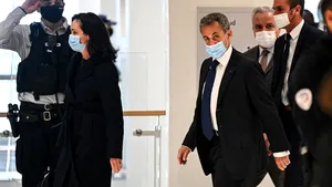 Nicolas Sarkozy, condamnat la închisoare cu executare. Fostul preşedinte francez ar putea fi deţinut la domiciliu
