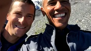 Obama, ajutat de Bear Grylls să supravieţuiască în natură. Show-ul are premiera în decembrie - VIDEO