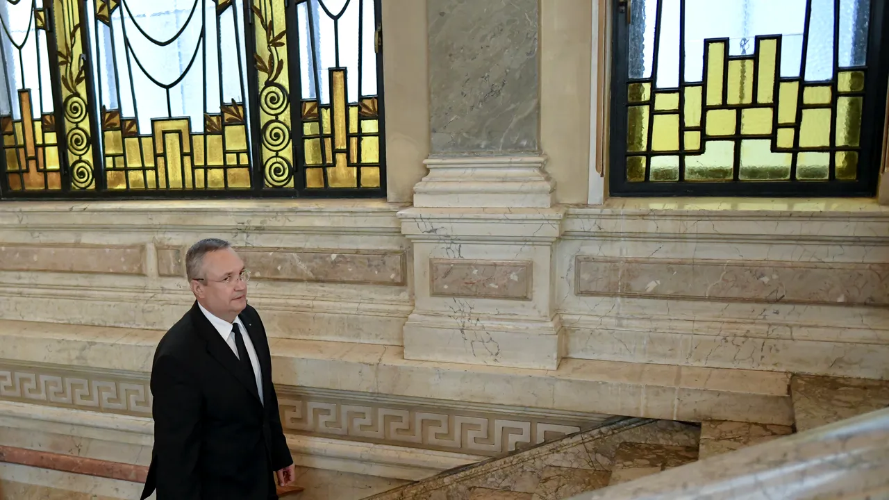 Nicolae Ciucă, mesaj de Ziua Învăţătorului: Trecem acum printr-un moment de răscruce  