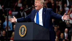 Donald Trump l-a numit pe generalul iranian asasinat, Qassem Soleimani, „fiu de căţea”. Reacţia mulţimii. VIDEO 