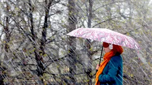 Vreme capricioasă în București. Vânt puternic și ploi în următoarele două zile