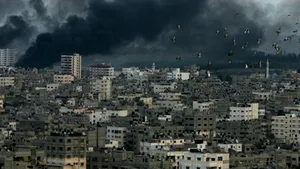 Peste 900 de persoane au murit în ofensiva israeliană din Fâşia Gaza