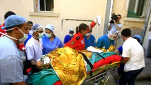 Prognostic rezervat în cazul a doi răniţi în explozia de la Oltchim