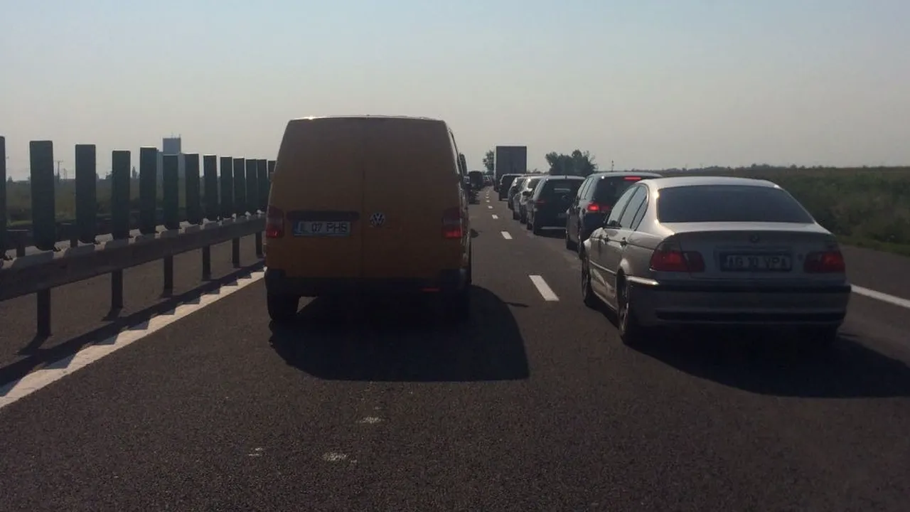 FOTO | Coloană de câţiva kilometri pe Autostrada Soarelui după o tamponare între şase maşini 