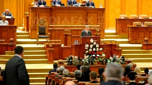 Băsescu: Electoratul monarhist e reprezentat acum de Iliescu, Voicu, Roman - i-am văzut în Parlament