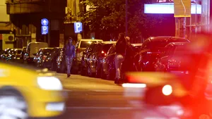 Trei bărbaţi din Vrancea, reţinuţi după ce au racolat minore pentru prostituţie