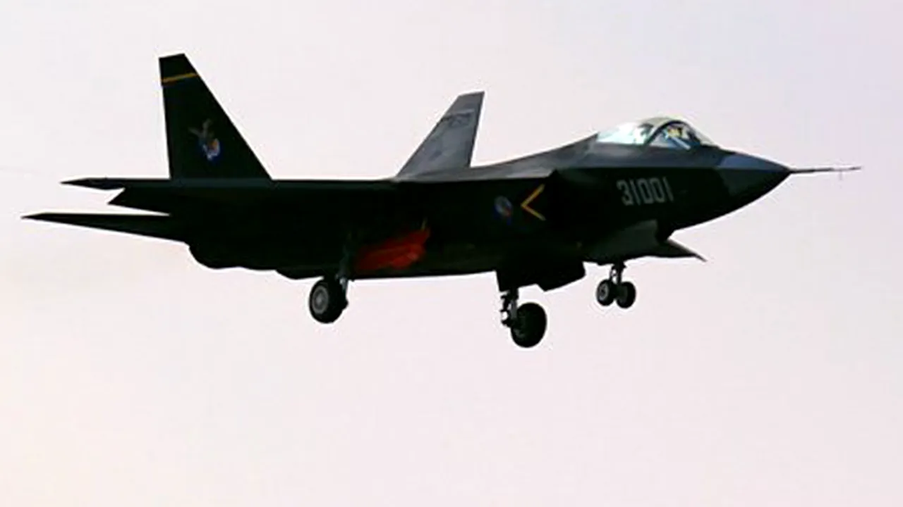Bombardier invizibil pe radar, testat cu succes în China