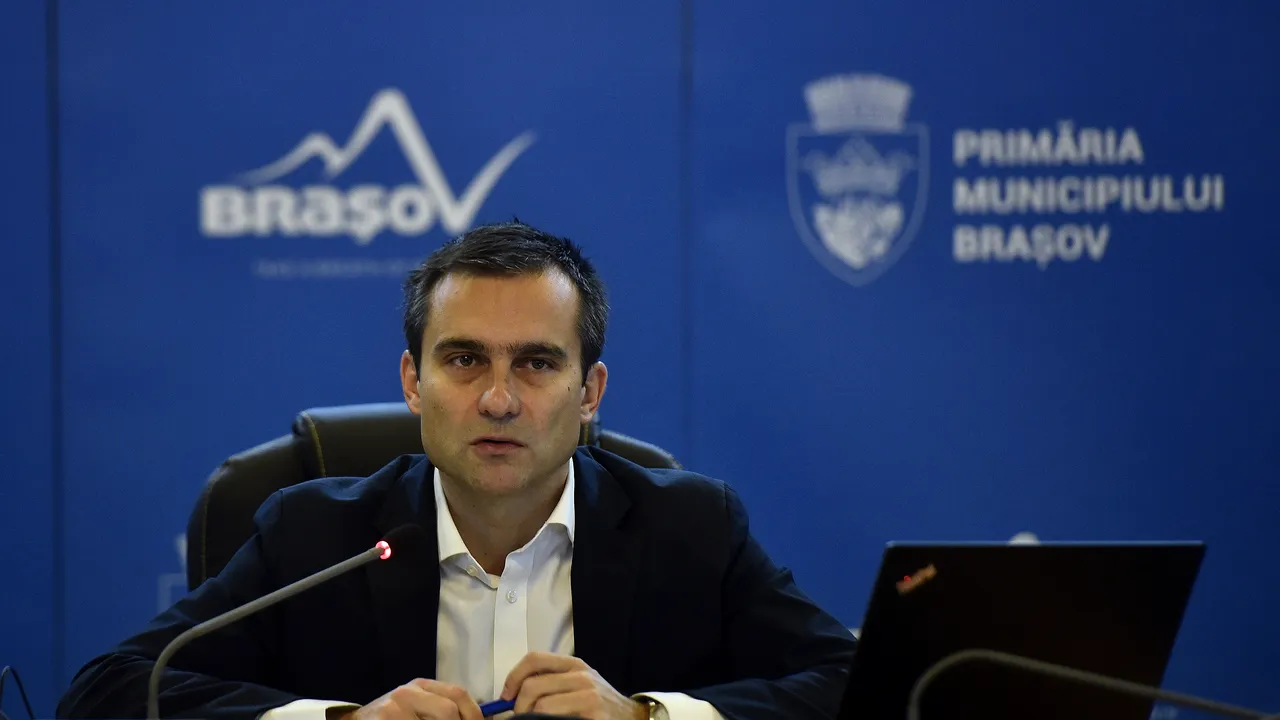 Allen Coliban elimină panourile publicitare amplasate ilegal în Braşov
