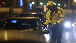 Şofer beat, oprit cu focuri de armă de poliţiştii clujeni în urma unui accident rutier