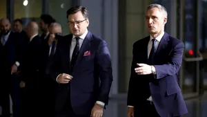 Ucraina face apel la NATO să furnizeze arme pentru a învinge Rusia. Stoltenberg vrea ca alianţa să se implice mai mult