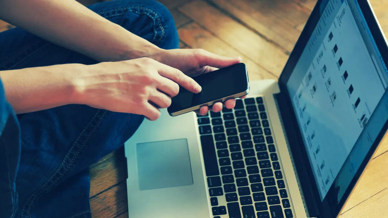Ce riscă liber-profesioniştii care activează pe platforme online? Comisia Europeană pregăteşte o nouă Directivă 