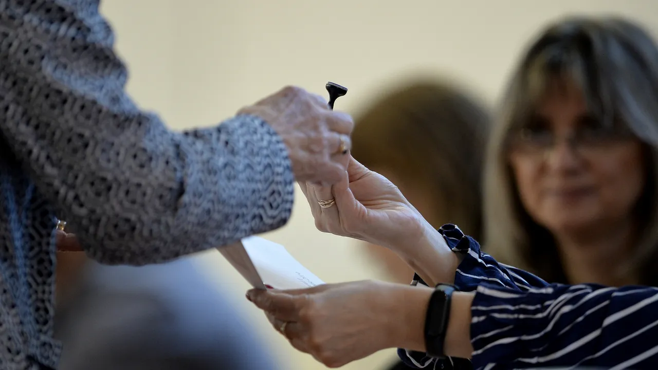 MAE a expediat materialele necesare votării către secţiile din Diaspora