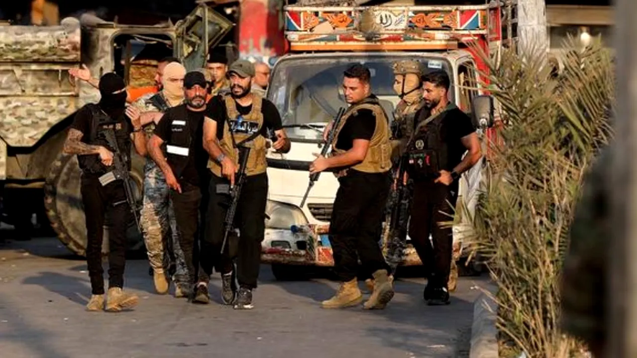 Beirut: Membrii unor grupări palestiniene au început să predea armele către armata libaneză