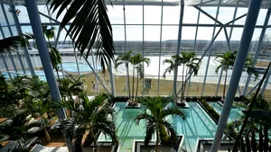 THERME Bucureşti: Cum arată cel mai mare centru din Europa de wellness şi relaxare bazat pe ape termale care s-a deschis joi lângă Bucureşti. Care sunt preţurile - FOTO, VIDEO