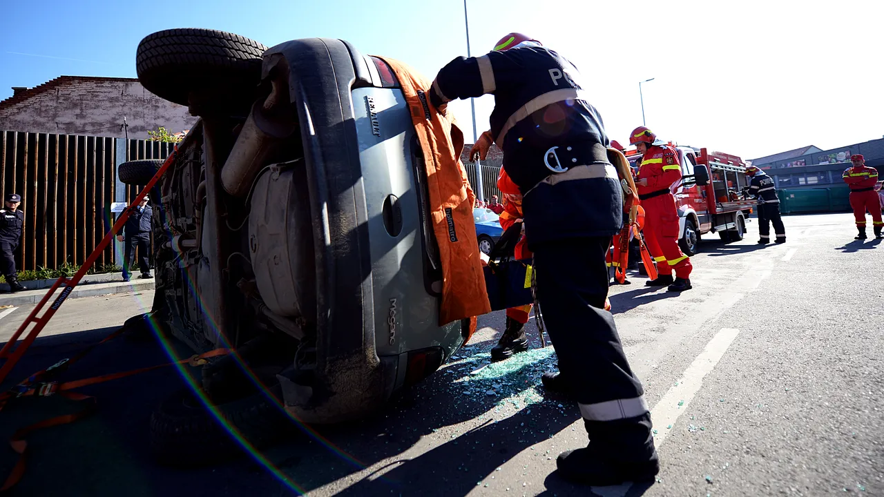 Un grav accident rutier s-a petrecut în Teleorman. A fost nevoie de intervenţia unui echipaj de la descarcerare pentru a scoate victimele