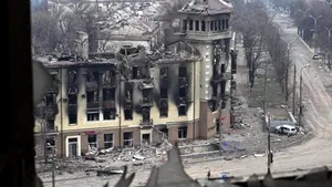 Peste 10.000 de civili au murit în Mariupol 