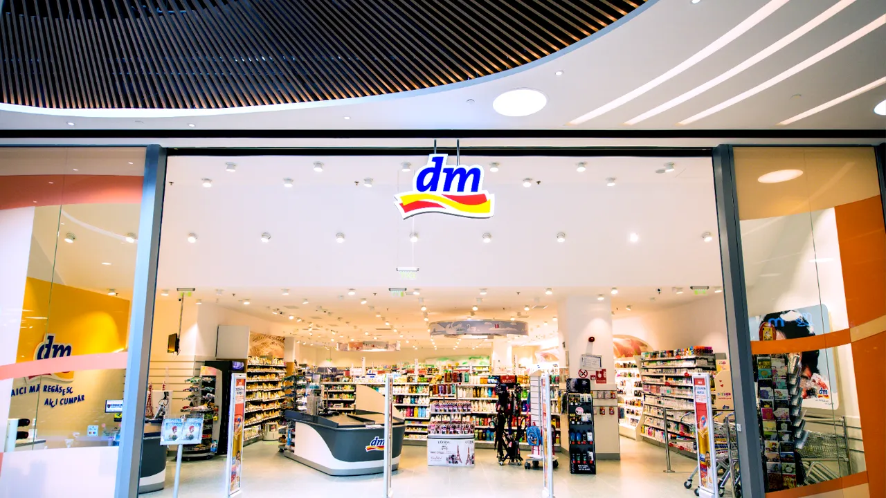 (P) dm drogerie markt: stabilitate prin adaptarea la nevoile clienţilor şi angajaţilor 