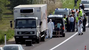 Român, lovit mortal de un camion în Franţa, în timp ce mergea pe jos de-a lungul unui drum naţional