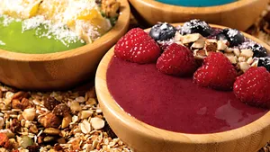 La vârsta la care alţii nu ştiu ce să facă în viaţă, doi tineri români au deja propria lor afacere şi produc mii de euro 