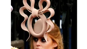 Prinţesa Beatrice şi-a scos la licitaţie pălăria purtată la nunta regală. Vezi cu cât a vândut-o