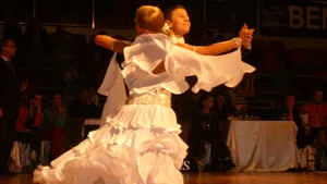 REPORTAJ: La 20 de ani, un multiplu campion la dans sportiv joacă pe scena Naţionalului din Târgu Mureş - FOTO