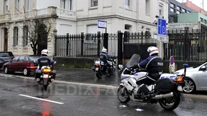 INCIDENT la o altă redacţie din Paris: Un individ înarmat cu o şurubelniţă a forţat intrarea în sediul unei reviste