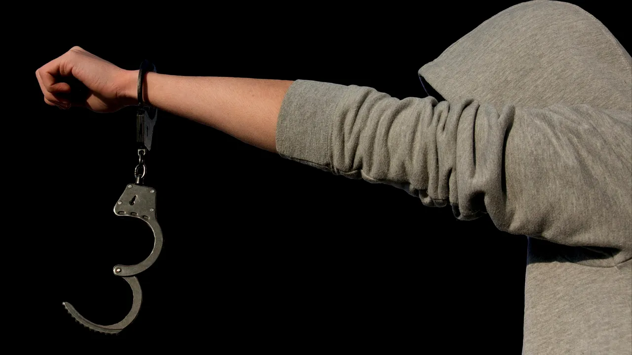 Modificări la Codul penal: Cresc pedepsele pentru pedofili şi agresori sexuali, iar faptele de viol devin imprescriptibile