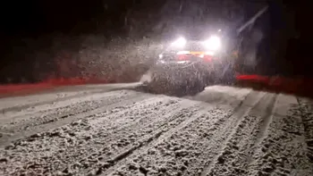 SOCIAL Efectele codului galben în Constanța: Un drum județean blocat și mai multe autoturisme înzăpezite