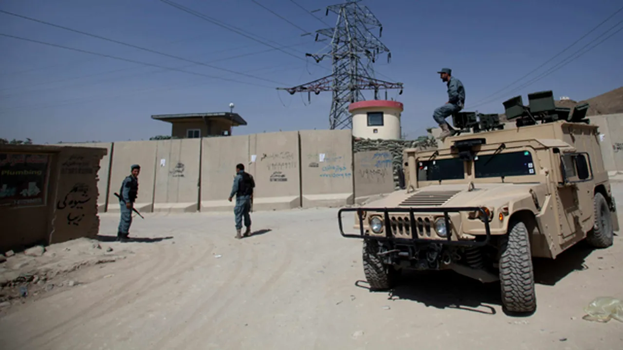 Sute de deţinuţi, eliberaţi dintr-o închisoare din Afganistan în urma unui atac taliban