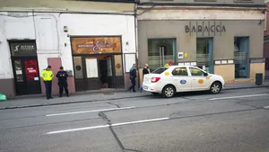 Restaurant deschis în Cluj. Angajaţii, prinşi în flagrant de poliţişti sub acoperire